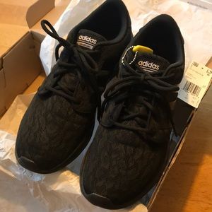 Adidas Cloud Foam Racer size 8.5 All Black